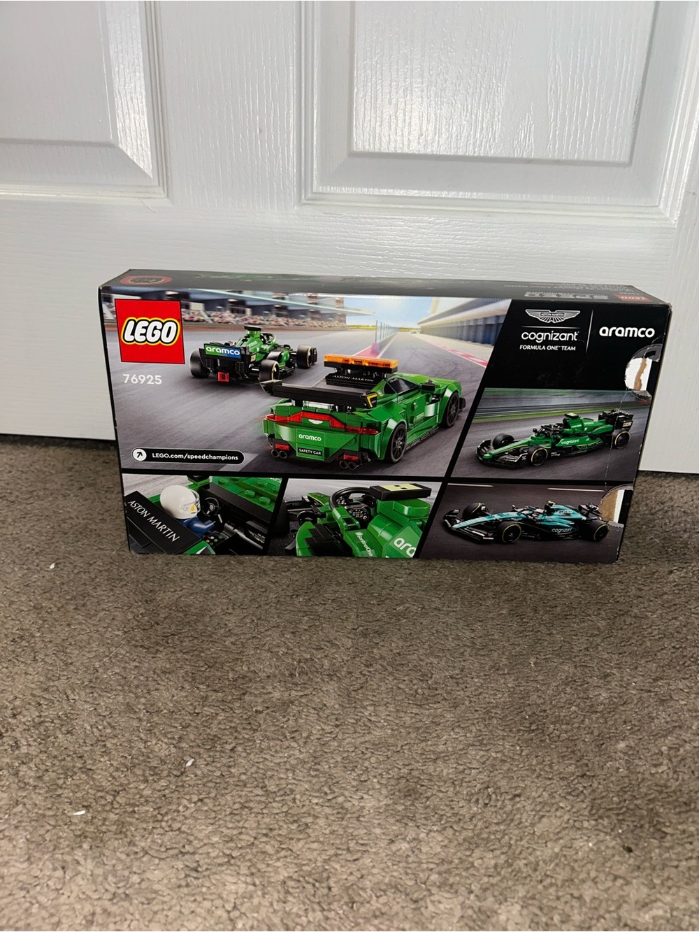Lego Speed Champions Aston Martin Race & Safety Cars - Picture 2 of 6